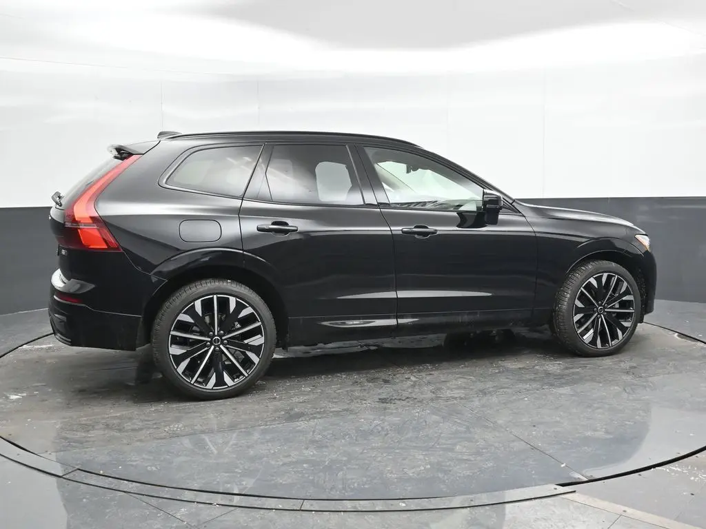 2026 Volvo - image 2