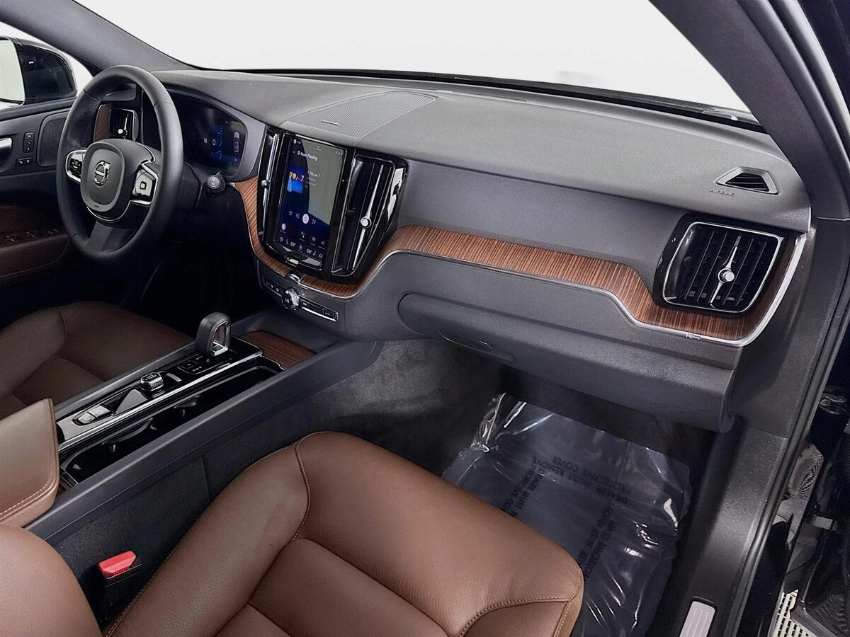 2023 Volvo - image 31