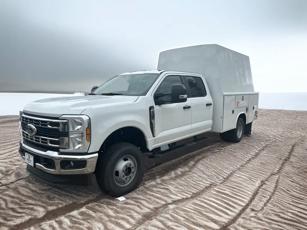 2024 Ford F-350 Super Duty Chassis Cab XL's photo