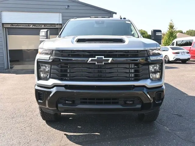 2026 Chevrolet Silverado 2500HD Custom photo 9