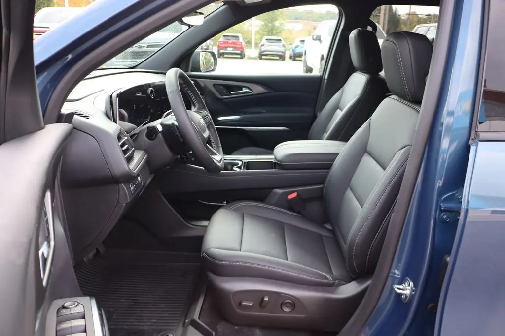 2026 Chevrolet Traverse 2LT photo 8