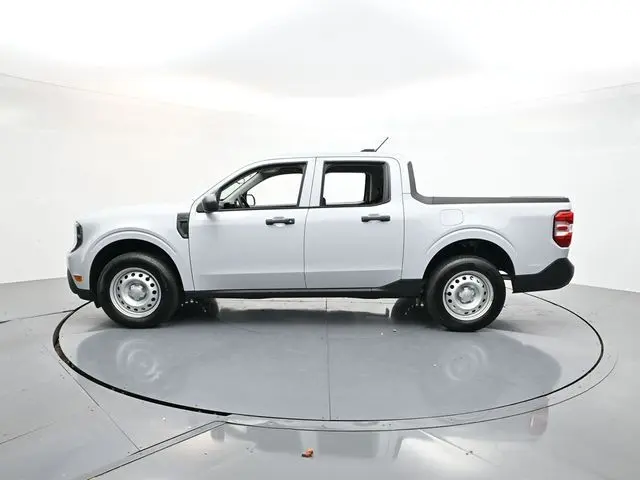 2025 Ford Maverick XL photo 2