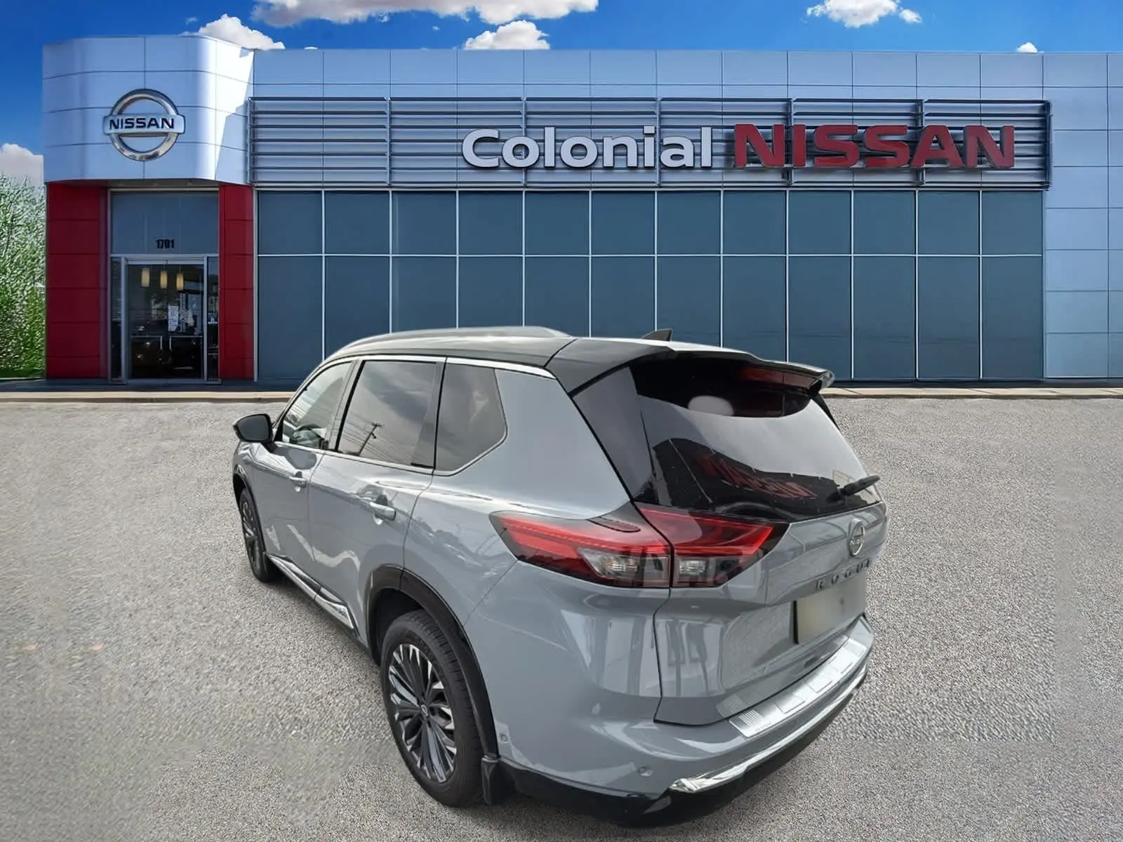2024 Nissan Rogue Platinum photo 2
