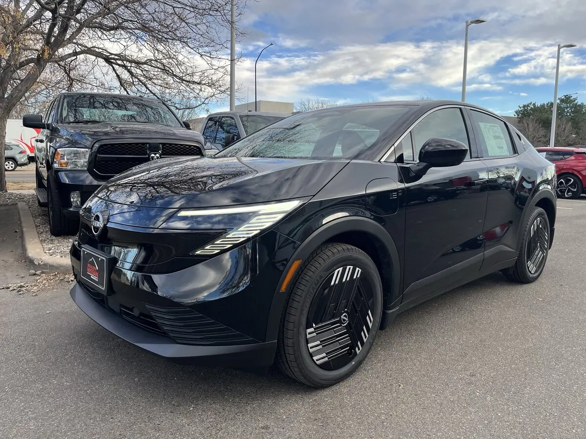 2026 Nissan Leaf S photo 4